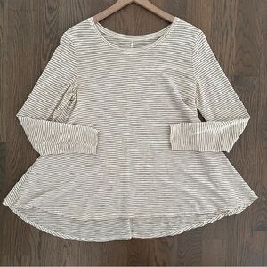 Old Navy Long Sleeve Extreme Crewneck Swing Tee in Cream Olive Stripe Size Small